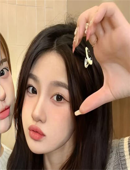 宣传营销：生死线上的青春绽放的艺术魅力与文化价值——服装造型的设计思路